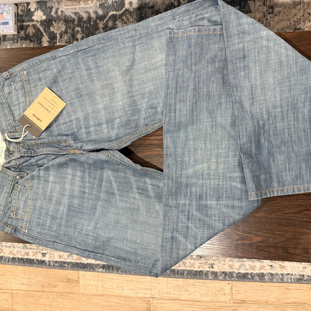 Levi's Vintage 514 Women's Straight Leg Jeans in Light Blue - Picture 4 of 10